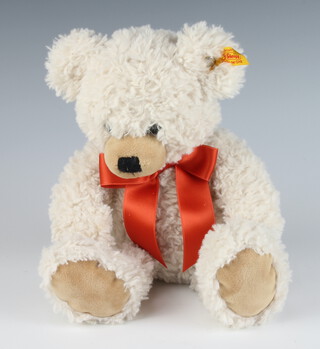 A white Steiff bear 30cm 