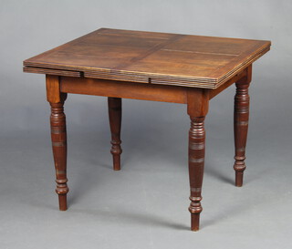 A Victorian mahogany draw leaf dining table raised on turned supports 72cm h x 90cm  w x 82cm l x 148cm when extended 