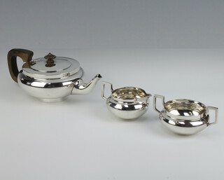 A silver tea set of squat form with ebonised handles, London 1916, gross weight 868 grams 