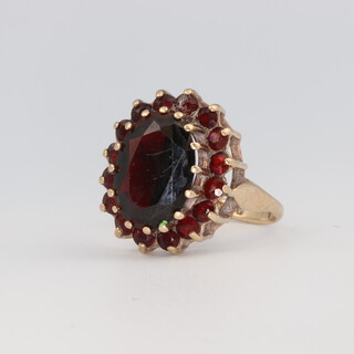 A 9ct yellow gold garnet cluster ring, gross 5.1 grams, size S 