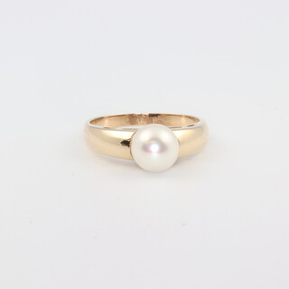 A yellow metal marked 9k pearl cocktail ring size N, 2.6 grams 