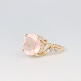 A 9ct yellow gold rose quartz dress ring, size N, 5.4 grams