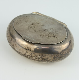 An oval silver tobacco box of plain form, Birmingham 1912, 7cm, 42 grams 