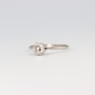 A white metal single stone brilliant cut diamond ring, approx. 1ct, 2,7 grams, size S