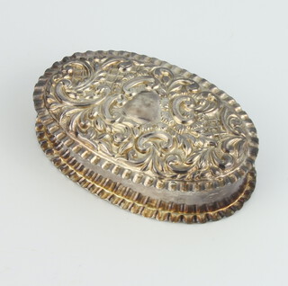 An oval repousse silver trinket box Birmingham 1949, 7cm, 32 grams