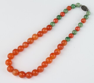 A graduated agate bead necklace with silver clasp 38cm 