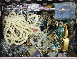 A quantity of vintage and other costume jewellery including a blue john pendant 