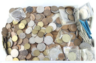 A quantity of commemorative crowns and mixed European coinage 