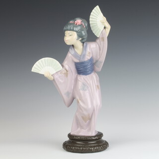 A Lladro figure of a Japanese lady holding 2 fans 4991 28cm 
