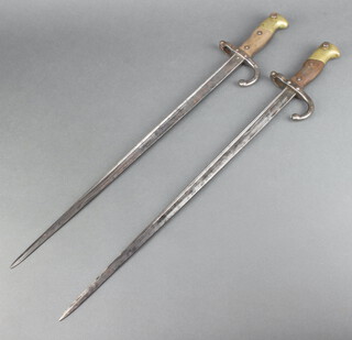 Two French chassepot bayonets (blades dented and with signs of light rust) 1879 and 1884, no scabbards 