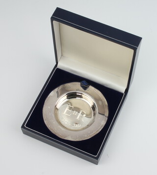 A silver Armada dish Birmingham 2002, 42 grams, 9cm, boxed 