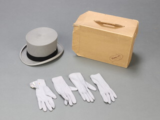 G A Dunn & Co., a gentleman's Ascot grey top hat, size 7 1/2, complete with pair of gloves and cardboard box  