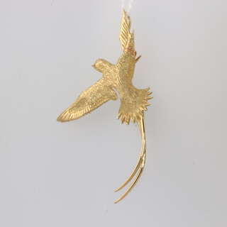 A yellow metal brooch in the form of an exotic bird 5.4 grams, 58mm 