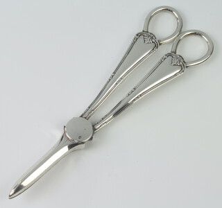 A pair of silver grape scissors, Sheffield 1914, 126 grams 