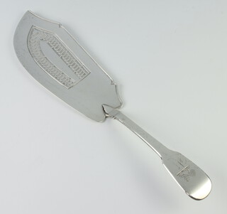 A William IV silver fish slice with pierced decoration London 1830, 152 grams