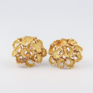 A pair of mid-Century yellow metal cast open pierced ear clips, 22mm, 13.5 grams