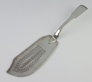 A George III silver fish slice with pierced decoration London 1780, 146 grams 