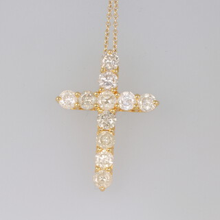 A 14ct yellow gold brilliant cut 11 stone diamond cross pendant on a ditto chain approx. 3.88ct, 6 grams, 40mm