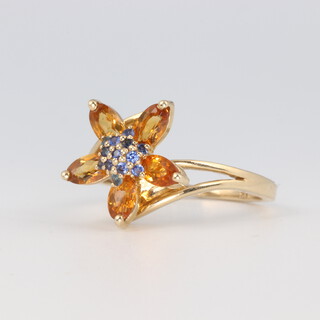 A 9ct yellow gold citrine and sapphire ring, 3.4 grams, size O 