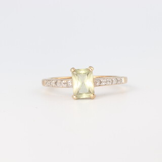 A 9ct yellow gold gem set ring 1.8 grams, size P 