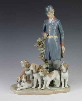 A Lladro group of huntsman and hounds no.751 decorated by J Ruiz, 32cm 