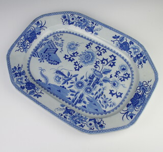 A Victorian Spode octagonal blue and white meat plate 43cm 