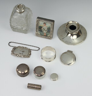 A silver capstan inkwell Birmingham 1915, 9cm (lid a/f) together with minor silver mounted items, weighable silver 60 grams 