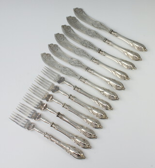 A set of Victorian silver fish eaters for 6 with lily pattern handles and engraved blades, Birmingham 1900, gross weight 560 grams