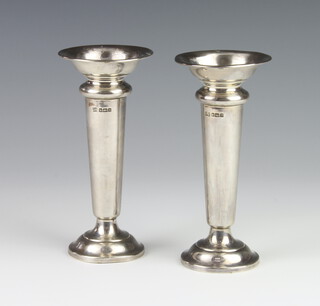 A pair of Edwardian silver tapered posy vases Sheffield 1905, 15cm, weighted bases