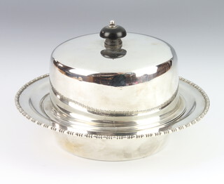 A Victorian silver muffin dish cover and liner London 1871, gross weight including knop 692 grams 