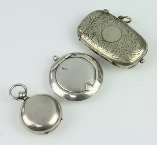 A silver sovereign case Birmingham 1924, an Edwardian silver pocket compact Chester 1909 and a plated vesta/sovereign case 