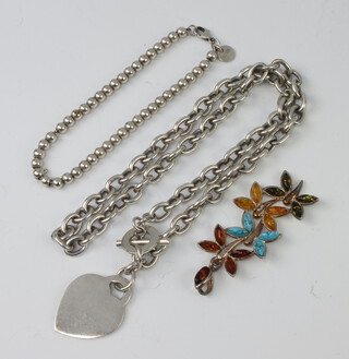 A silver bracelet and minor silver jewellery 49 grams
