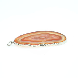 A silver mounted agate pendant 