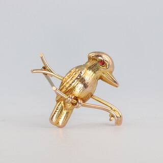 A 9ct yellow gold bird brooch with a ruby set eye, 2.4 grams, 30mm x 25mm 