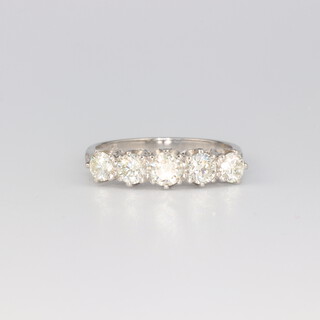 A white metal stamped plat graduated 5 stone diamond ring approx. 1.35ct, 4.7 grams, size O 1/2