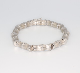 A white metal stamped 750, bamboo effect bracelet, 21.5 grams, 19cm 