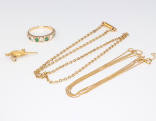 A paste set yellow metal ring 2.3 grams size W, an 18ct yellow gold chain 2.7 grams, a 9ct chain and bird 5.7 grams 
