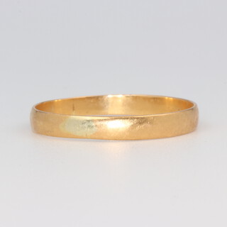 A 22ct yellow gold wedding band, 2 grams, size U 