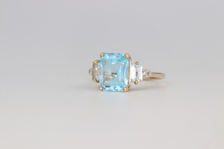 A 9ct yellow gold aquamarine and diamond ring 3.3 grams, size L 