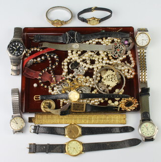 A quantity of vintage watches and jewellery 