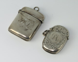 An Edwardian silver vesta Birmingham 1904 and 1 other ditto, gross weight 42 grams 