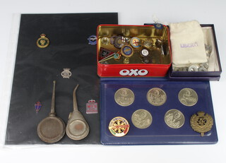 A collection of minor commemorative coins and badges 