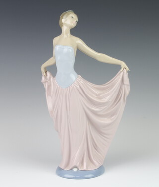 A Lladro figure of a lady 5060 30cm 