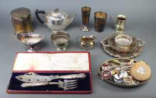A cased pair of Victorian silver plated fish servers and minor plated wares