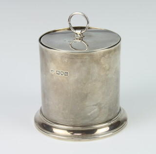 An Edwardian circular silver cigarette box and lid, London 1909, 9cm, 204 grams 
