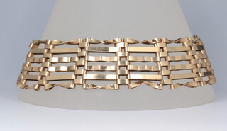 A 9ct yellow gold gatelink bracelet with padlock 14.4 grams