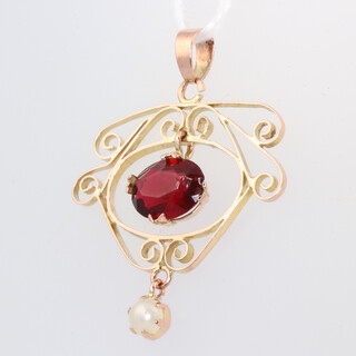 A 9ct yellow gold garnet and pearl pendant 1.3 grams 