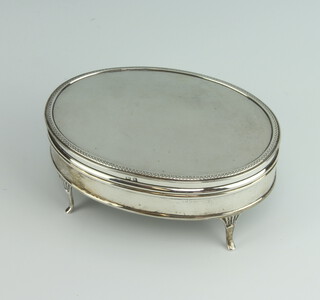 An oval silver trinket box raised on scroll legs Birmingham 1922 12cm