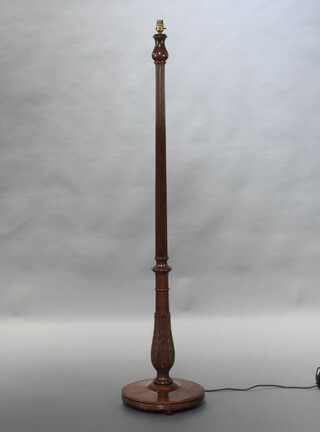 A turned and reeded beech standard lamp on a circular base, 151cm h x 35cm diam. 