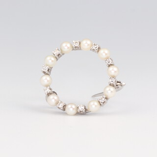 A white metal stamped 585 circular seed pearl and diamond brooch 18mm, 2.1 grams 